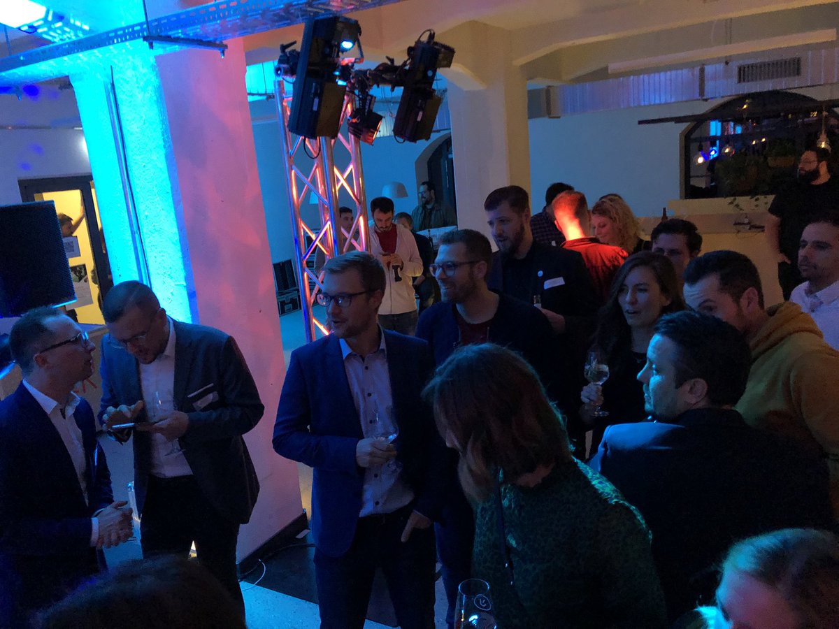 jobnomade's tweet photo. Eine coole #CONCON19 endet mit Gesang und Gemeinsamkeit. Freue mich auf das nächste im @HubGutenberg https://t.co/QZmHWl8Sob