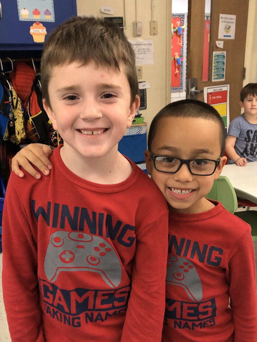 Mrskuhnsclass4's tweet photo. Twins!..... And it wasn’t even twin day! https://t.co/AL8vWh2dwM