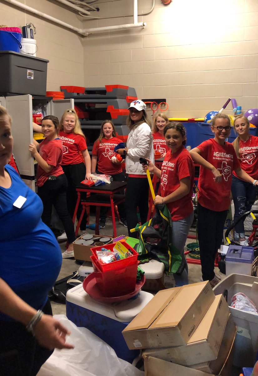 GHS_Ditto's tweet photo. Giving back! #DayOfService #AMSServes #ActonMS @AMSpirates @granburyisd https://t.co/j6kkQQSB5g