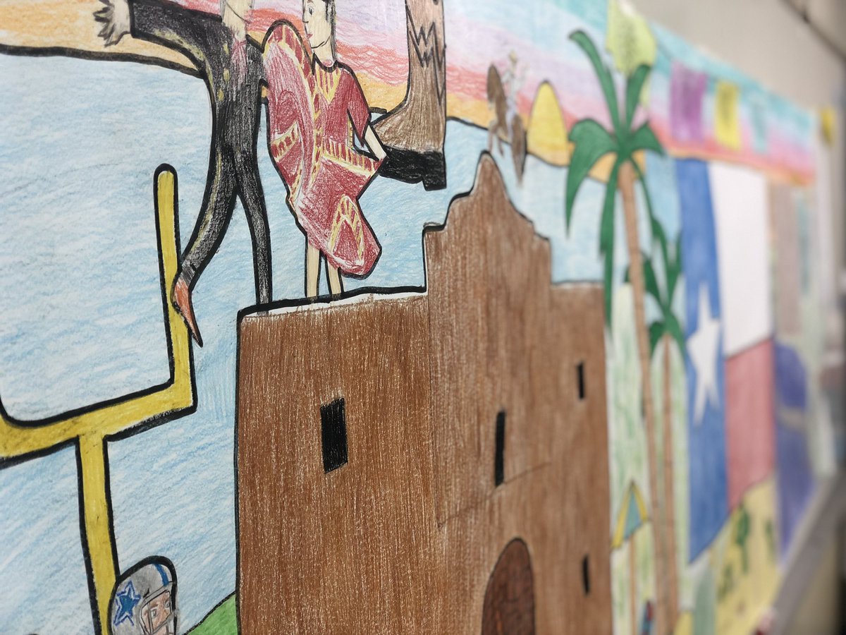 JulieMarieG06's tweet photo. Our kids did an amazing job completing the 2019 Global Traveling Mural Project. We chose to represent “Our Home.” We can’t wait to connect and share our creation with students from around the globe. #travelingmuralproject #THEGT https://t.co/qmCTLymI4g