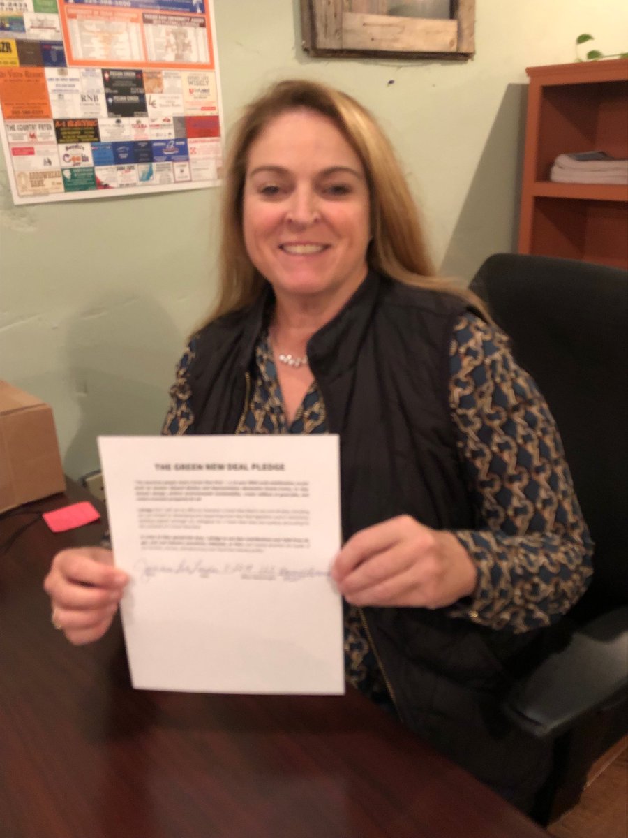 JennieLouLeeder's tweet photo. I just signed #GreenNewDeal Pledge. Our nation deserves a healthy environment to flourish, sustainable renewable energy and health, justice and economic equality for all. Our elected officials must lead the way! #TrueBlueTexan #Leeder2020 #TX21 https://t.co/Z03hZ3NvuU https://t.co/Xsx77u9uLZ