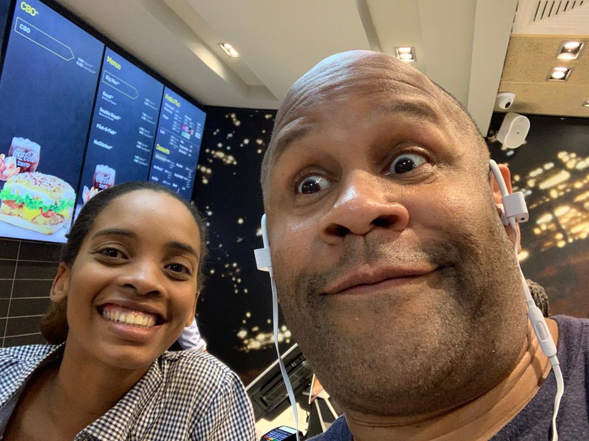 McDonalds_FWI's tweet photo. Non non, ceci n’est pas une vision... 👀
@RondellSheridan de passage au restaurant de Fort-de-France 😁 #PhenomeneRaven #VictorBaxter https://t.co/2brIkv0AqI