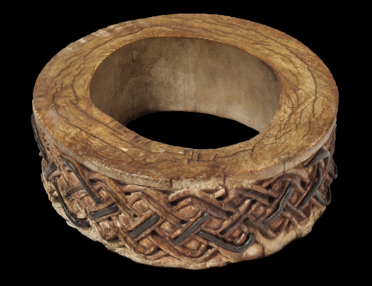 A carved ivory armlet inlaid with brass in guilloche pattern  #BeninDisplays  @Pitt_Rivers https://