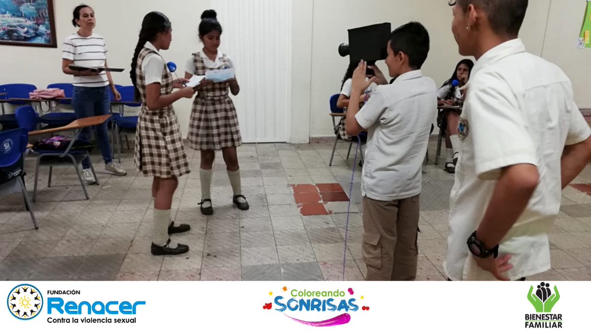 EcpatRenacer's tweet photo. Los niños, niñas y adolescentes en la estrategia "Coloreando Sonrisas" en Cúcuta, ponen en práctica los aprendizajes sobre la explotación sexual comercial de niños, niñas y adolescentes, los factores de riesgo y los impactos #ColoreansoSonrisas https://t.co/bLOMrBZE8Z