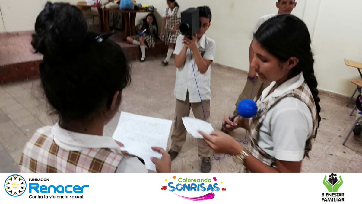 EcpatRenacer's tweet photo. Los niños, niñas y adolescentes en la estrategia "Coloreando Sonrisas" en Cúcuta, ponen en práctica los aprendizajes sobre la explotación sexual comercial de niños, niñas y adolescentes, los factores de riesgo y los impactos #ColoreansoSonrisas https://t.co/bLOMrBZE8Z