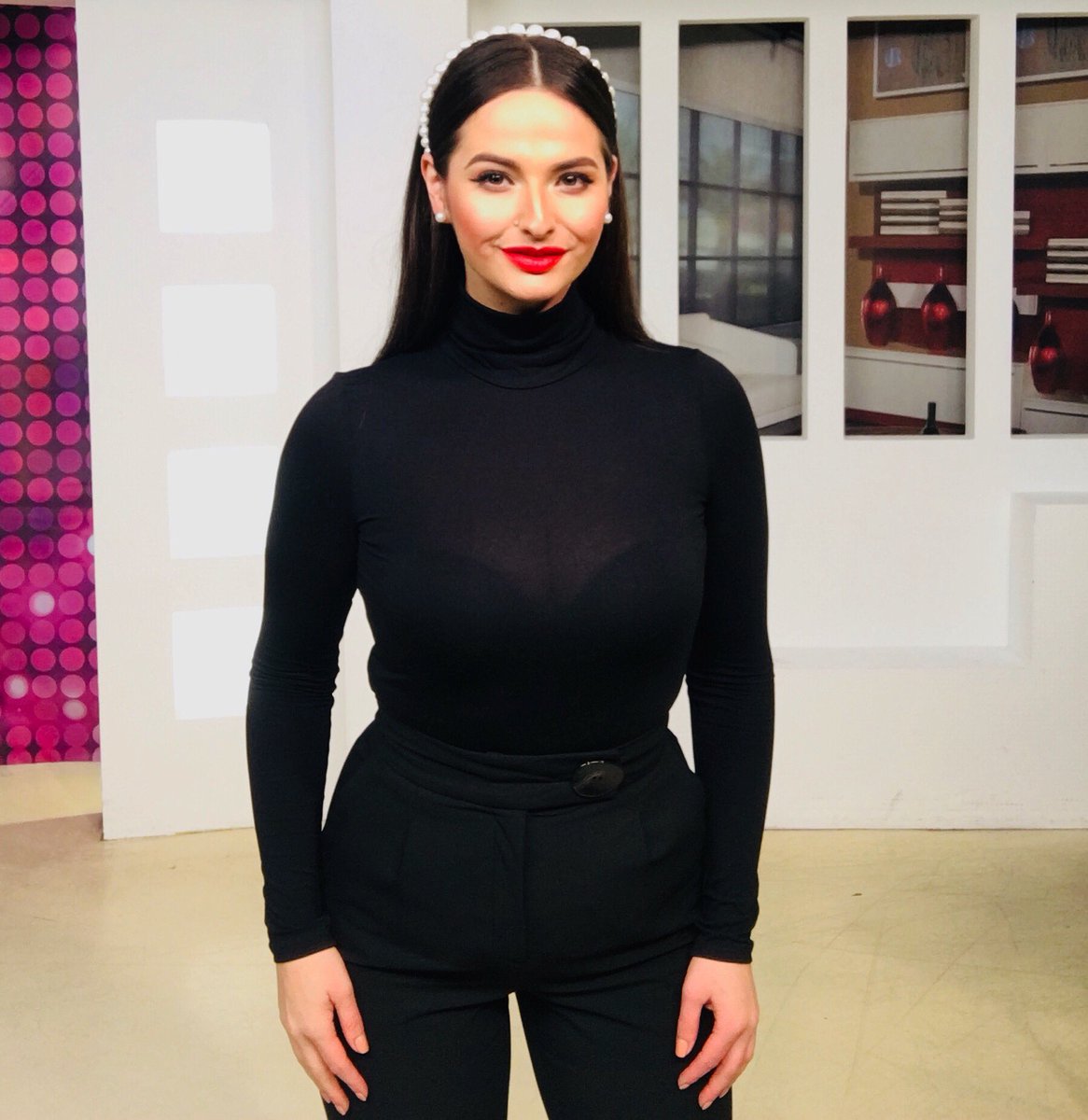 adelalupsemodel's tweet photo. Sunati la 1204 pentru a fi in direct la Castigati Acum, la Etno Tv. ❤️
• Mult succes !
•
•
@adelalupse #friday #show #tv #tvshow #live #evening #etnotv #castigatiacum #positive #mood #vibe #dance #liveshow #romania #tvhost #tvpresenter #television https://t.co/eEYEJVvW9R