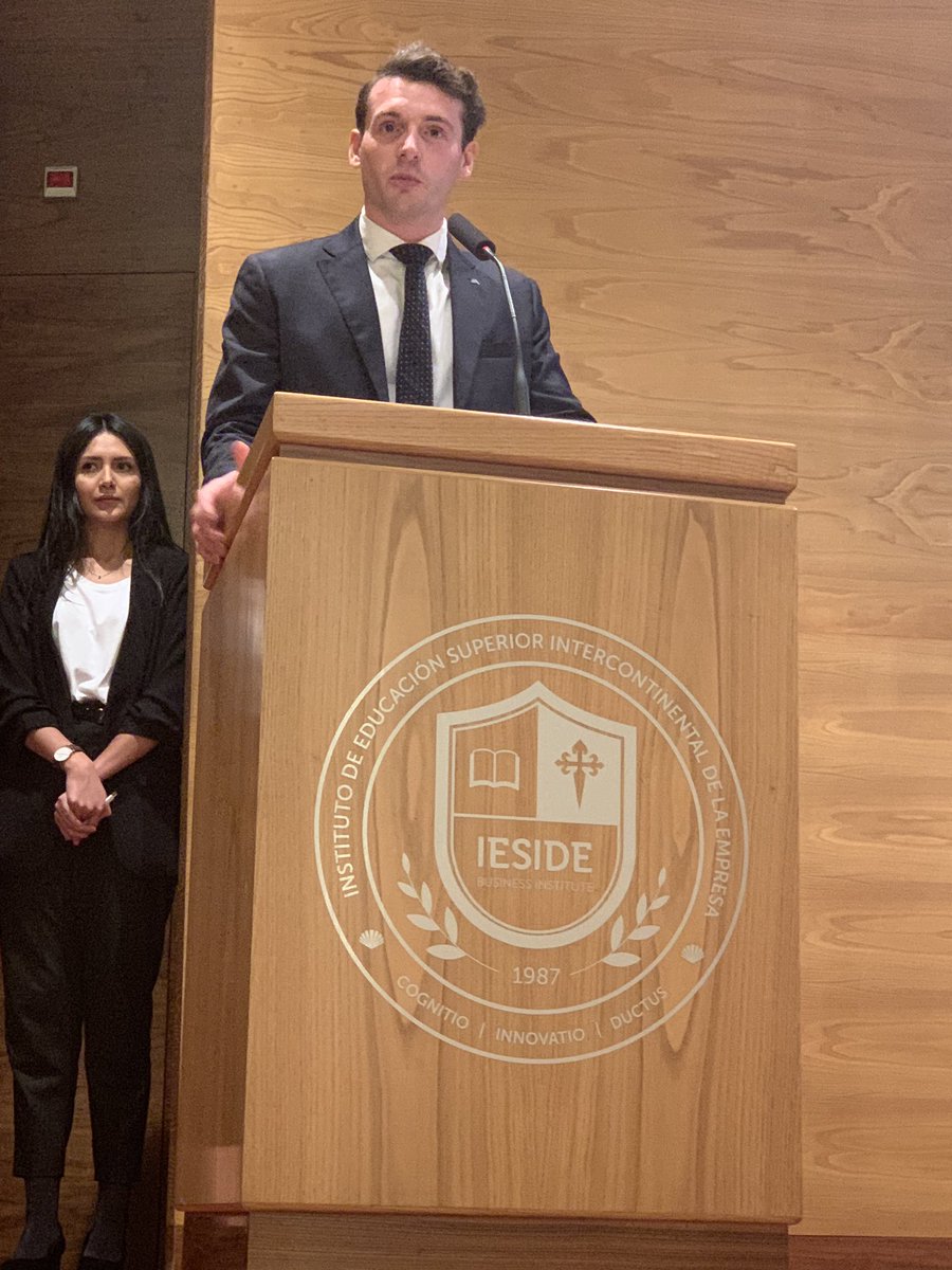 Florgnovoa's tweet photo. Emotivo mensaje de Alejandro Romero, representante de los alumnos en el acto de clausura de hoy. @IESIDEedu https://t.co/jtGSdJN19w