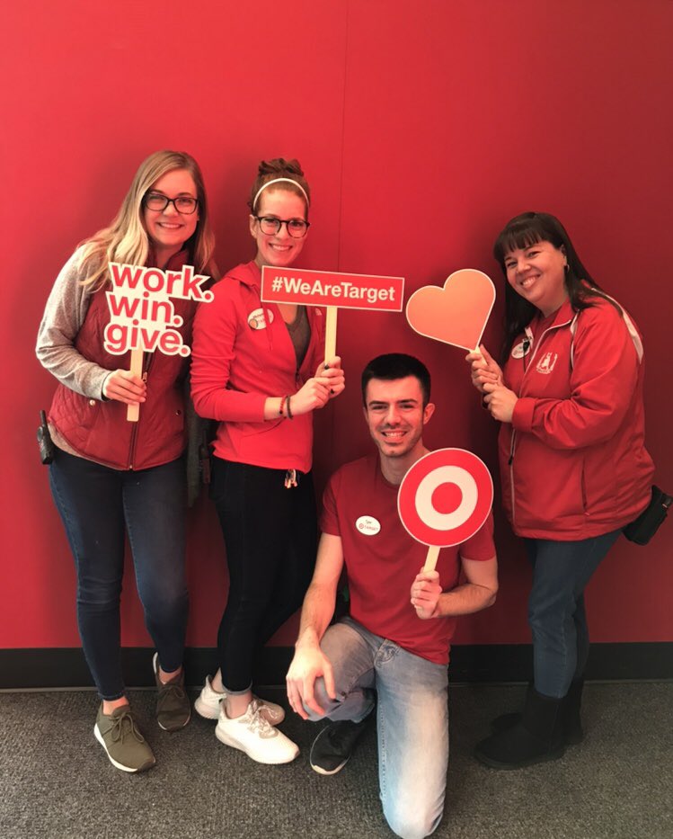 lindsey3095's tweet image. It’s the most wonderful time of the year! Work Win Give! Thankful for my team leads helping me spread holiday cheer ☃️🎯🎁 the team is so excited for the chance to donate to their fave charity! @PStrodes @Shimell_Hagwood @WeimerKati @KellySakai1 @santuccicm