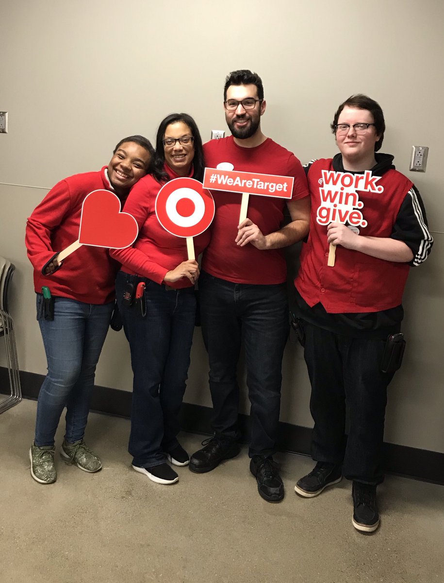 lindsey3095's tweet image. It’s the most wonderful time of the year! Work Win Give! Thankful for my team leads helping me spread holiday cheer ☃️🎯🎁 the team is so excited for the chance to donate to their fave charity! @PStrodes @Shimell_Hagwood @WeimerKati @KellySakai1 @santuccicm