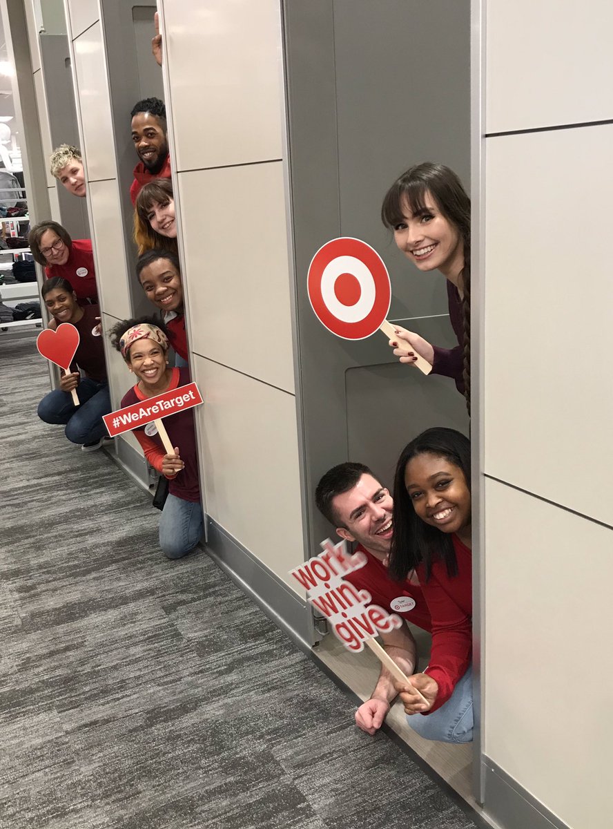 lindsey3095's tweet image. It’s the most wonderful time of the year! Work Win Give! Thankful for my team leads helping me spread holiday cheer ☃️🎯🎁 the team is so excited for the chance to donate to their fave charity! @PStrodes @Shimell_Hagwood @WeimerKati @KellySakai1 @santuccicm