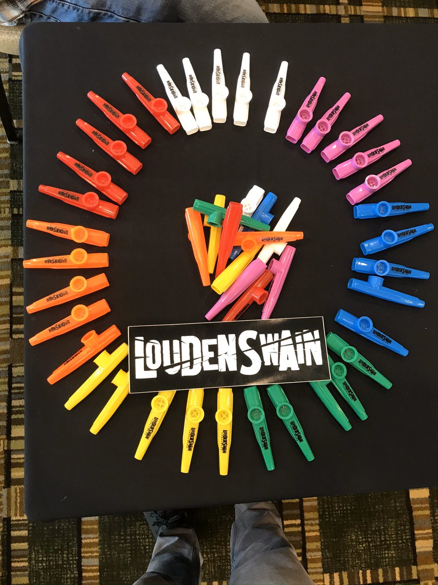 LoudenSwain1's tweet photo. Drop by our Merch table at #SPNJAX and pick up the vinyl for #SplittingTheSeams or one of our new t-shirts! Ask Kayla about special end of year steals & deals! https://t.co/1krXrfyyoq