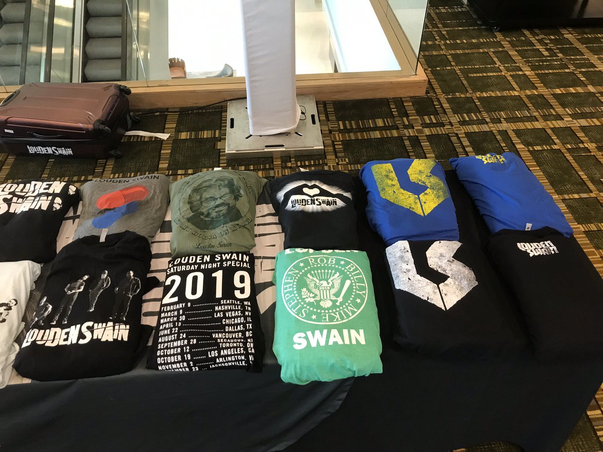 LoudenSwain1's tweet photo. Drop by our Merch table at #SPNJAX and pick up the vinyl for #SplittingTheSeams or one of our new t-shirts! Ask Kayla about special end of year steals & deals! https://t.co/1krXrfyyoq
