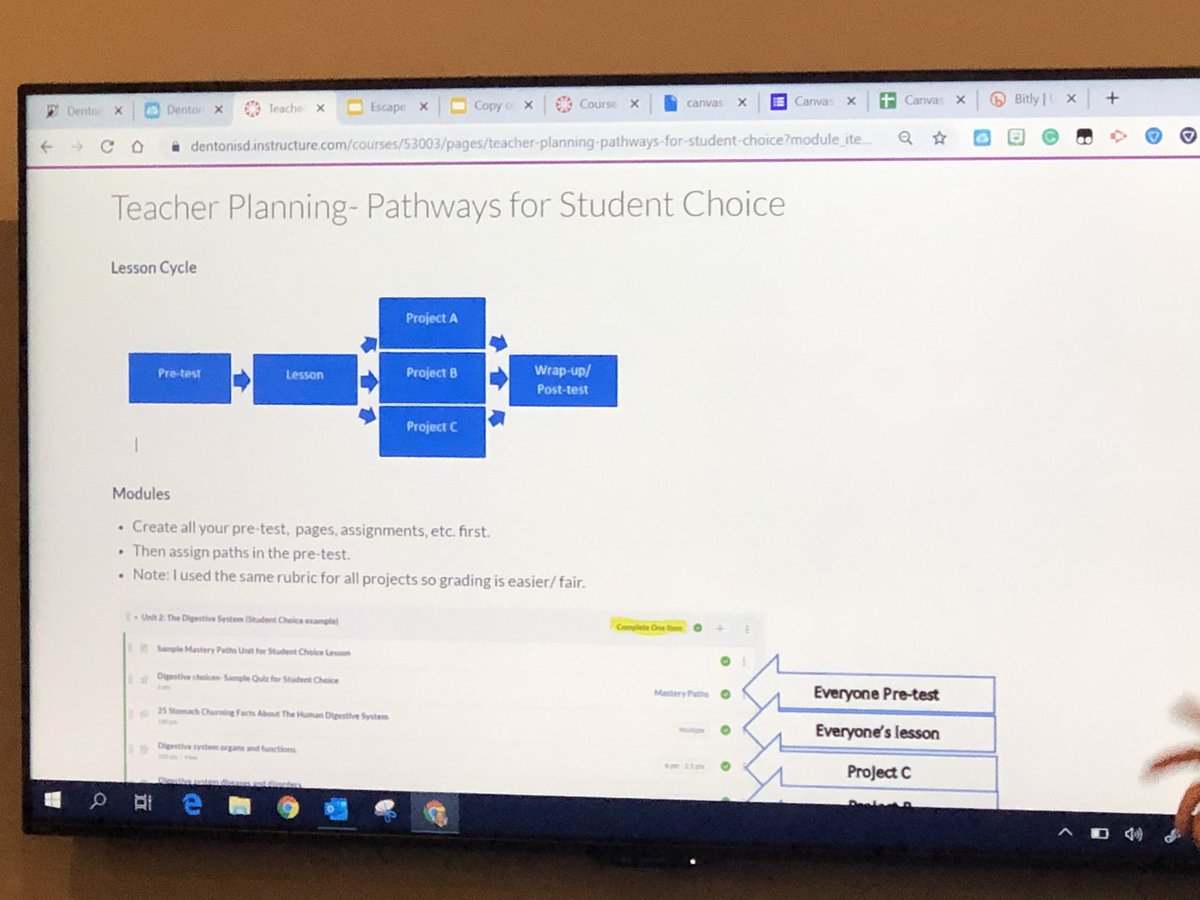 Crystal Lee tweet media