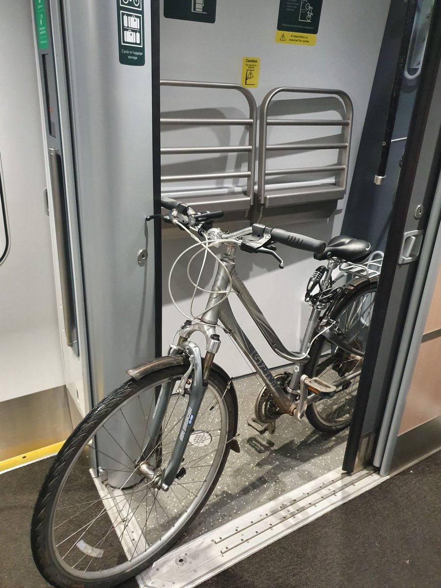 cleanair_doc's tweet image. Oh @GWRHelp ...on the big bike today and I can't lift it onto your 'cycle hooks' ...a few more inches and these would fit properly...😔 #poordesign #cycleandrail 🚴‍♀️🚅
