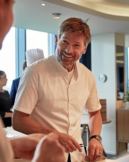 'A Taste of Hunger' (Diary of a crazy person: PART 3)Nikolaj has been practicing at Denmark's only three-star Michelin restaurant. He spent a day in the restaurant, where he got good tips on how a professional chef cuts and behaves in a kitchen.NO GUYS I CAN'T-I'LL DIE. 