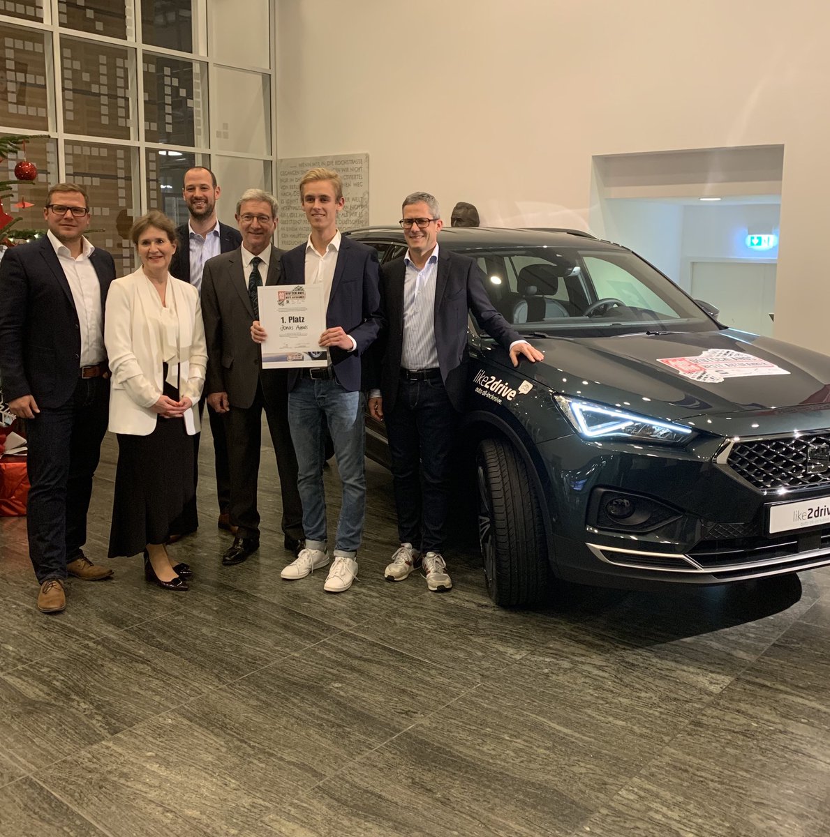 DVR_info's tweet photo. 👏Deutschlands 20 beste Autofahrende 👍 1. Platz Jonas Appels 🚗🚗 @autobild @BMVI Herzlichen Glückwunsch! Für mehr Sicherheit im Straßenverkehr sei#Vorbild #dba2019 #VisionZero @DEKRA_Automobil @ACE_autoclub https://t.co/1PEqMIHqWn