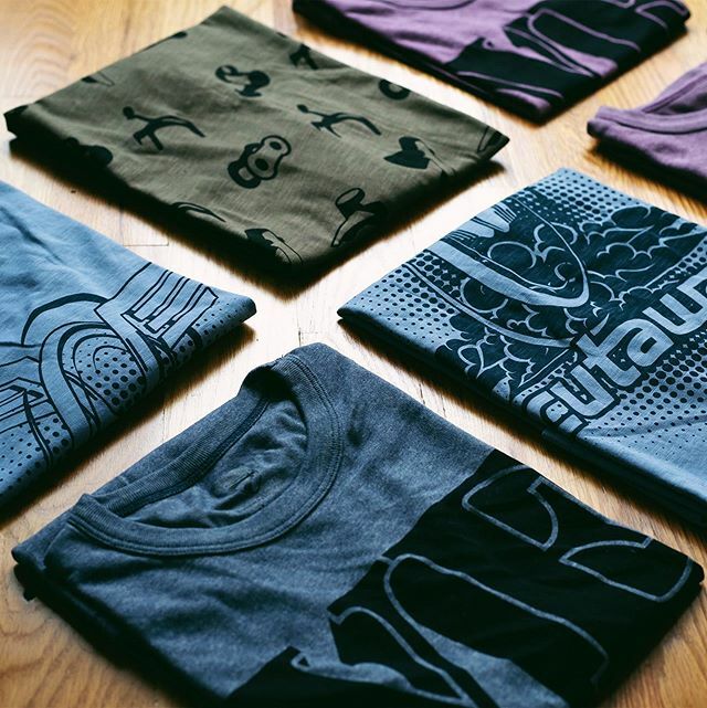 We went into the Cutaway archives and brought back our original classic cycling tees in a water based ink and a new premium soft fabric.

Shop our Velo Love, iconic Groupo, and Cutaway Flyer Tee in exclusive new colorways. Link in our profile. #cyclingte… ift.tt/2XFgT6o