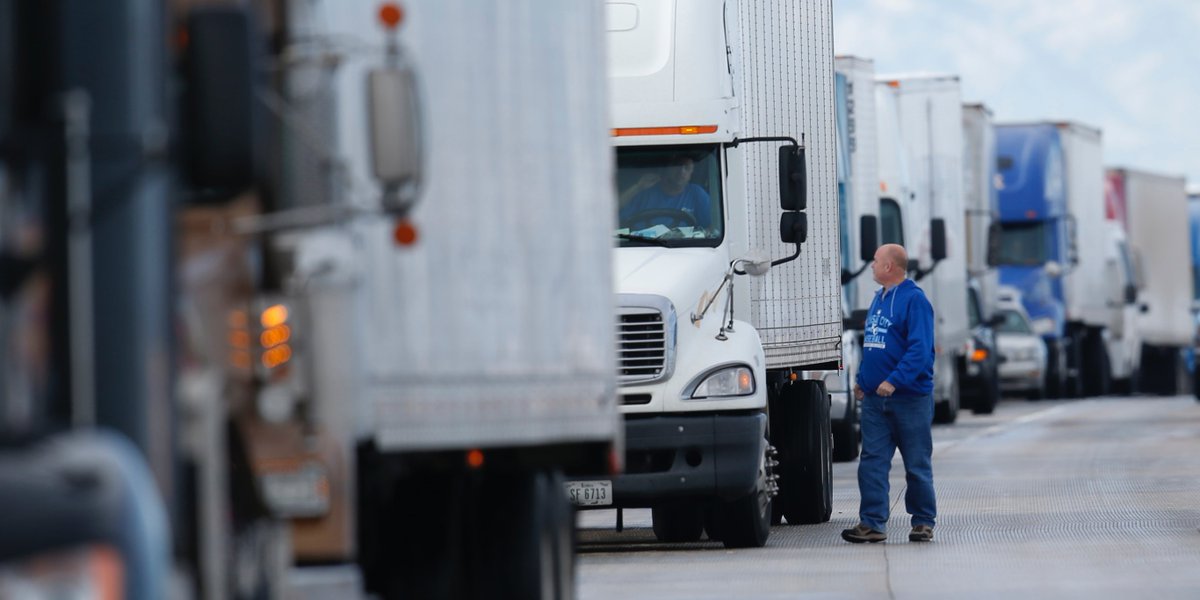 Truckers lose $1.3 billion in wages annually waiting at #warehouses for loads. Truck drivers waited at a #shipping dock for an average of 2.5 hours per job in 2018. The cities where wait time is highest: businessinsider.com/longest-detent… 
@LoadBoards <a href="/FreightWaves/">FreightWaves</a> #freight #logistics