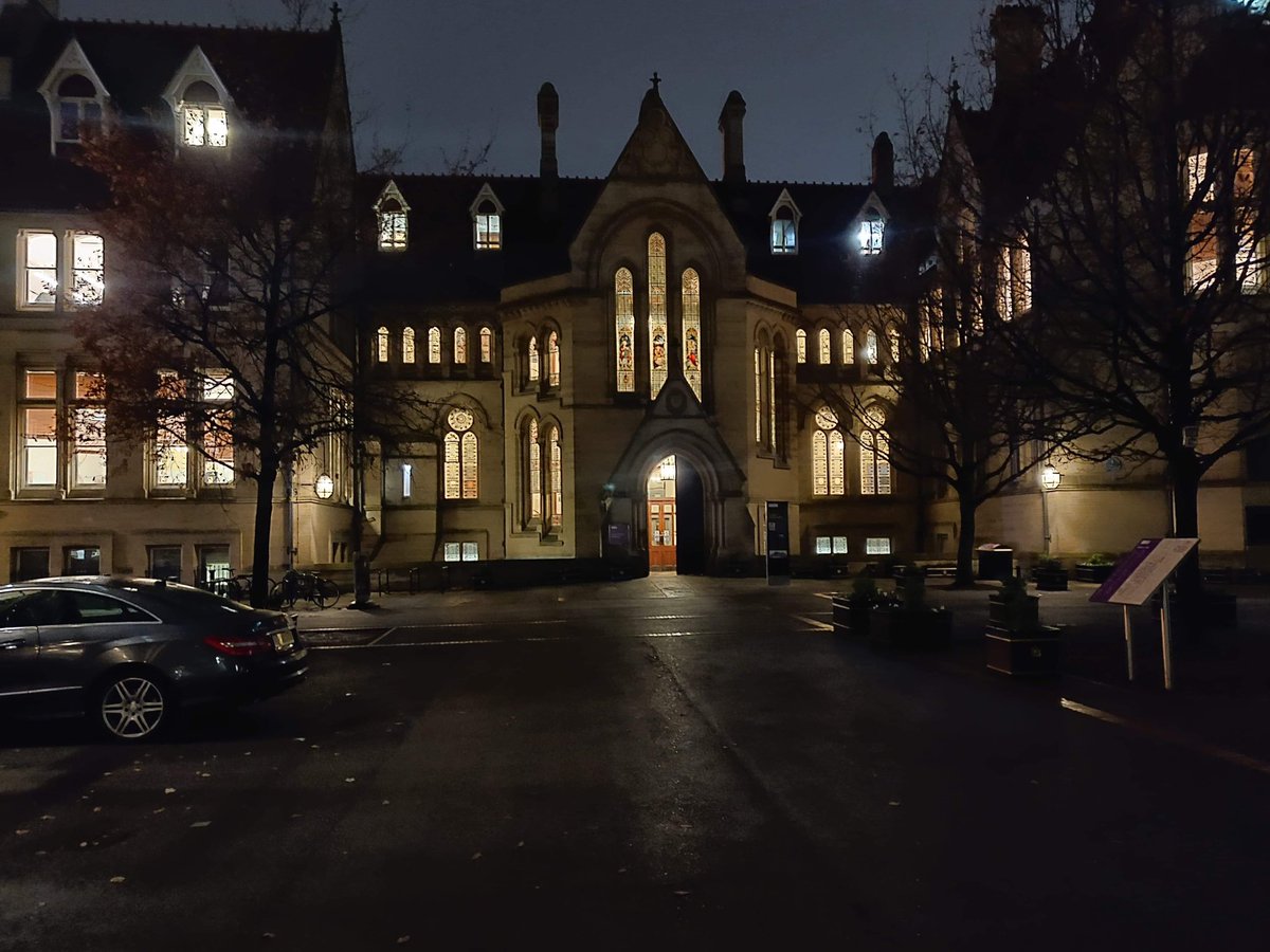 Just finished my 4th week at <a href="/UoMLibrary/">UoM Library</a> and I still love wandering around this beautiful campus🍂