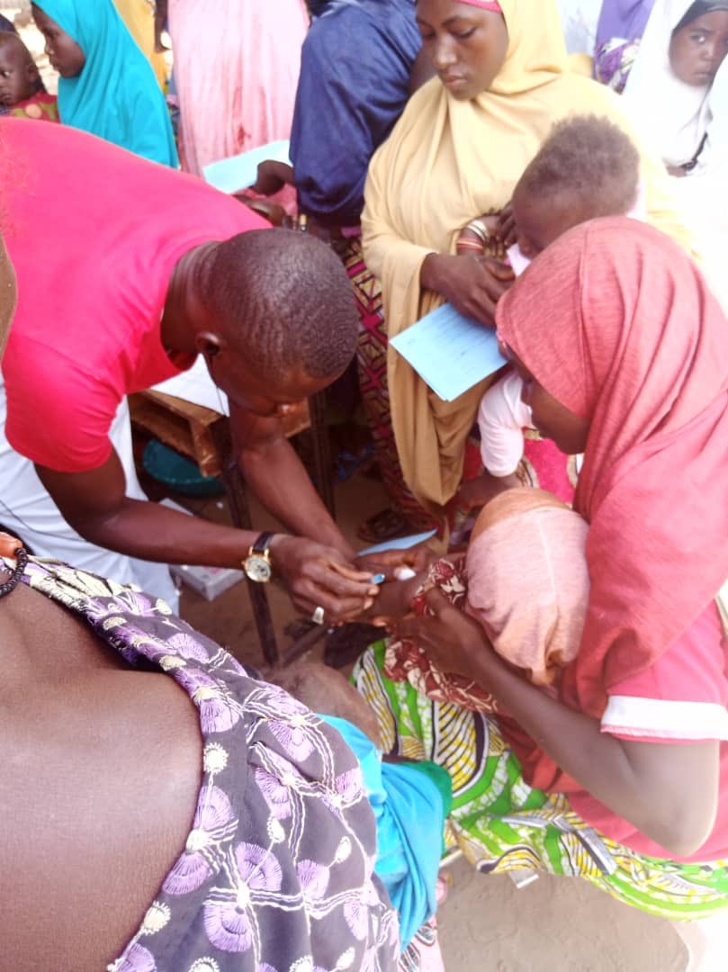 M_AdabaSoyemi's tweet photo. Integrated #measles &amp; #meningitis-A #immunization exercise in #Yulu settlement, #Bam Bam Ward in #Balanga South LGA, #Gombe State cousins, Alamin &amp; Zaiyanu display their cards, 
📸 : charles ode

#VaccinesWork

@UNICEF_Nigeria @UNICEF @UNICEFC4D @gavi @NphcdaNG @pterigoid https://t.co/vKYJGIDac6
