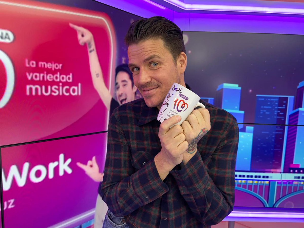 AfterworkC100's tweet photo. ⚠ CONCURSO DANI MARTÍN

👉Sorteamos una taza firmada por @_danielmartin_

Requisitos:
1⃣ Sigue a @AfterworkC100
2⃣ Haz RT a este tweet

A las 17h del lunes anunciaremos el ganador ¡Mucha Suerte! #AfterWorkDaniMartin https://t.co/wLIyqCLzaT