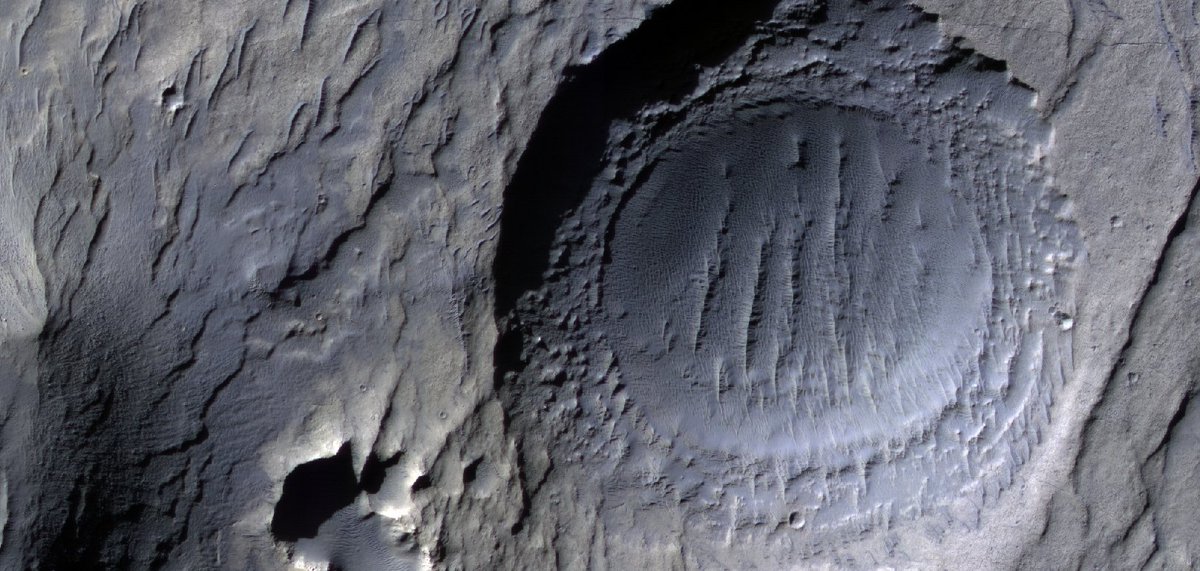 rocdocmars's tweet photo. Here is the another set of images from @WesternU #HiRISE #team340, featuring layering in the rim of a crater, an in-filled crater, and an impact that formed between 2009-2018 on #Mars. Planned by: @epilles and @mars_mapper
#ldnont @westernuSpace https://t.co/totpjQZn4x