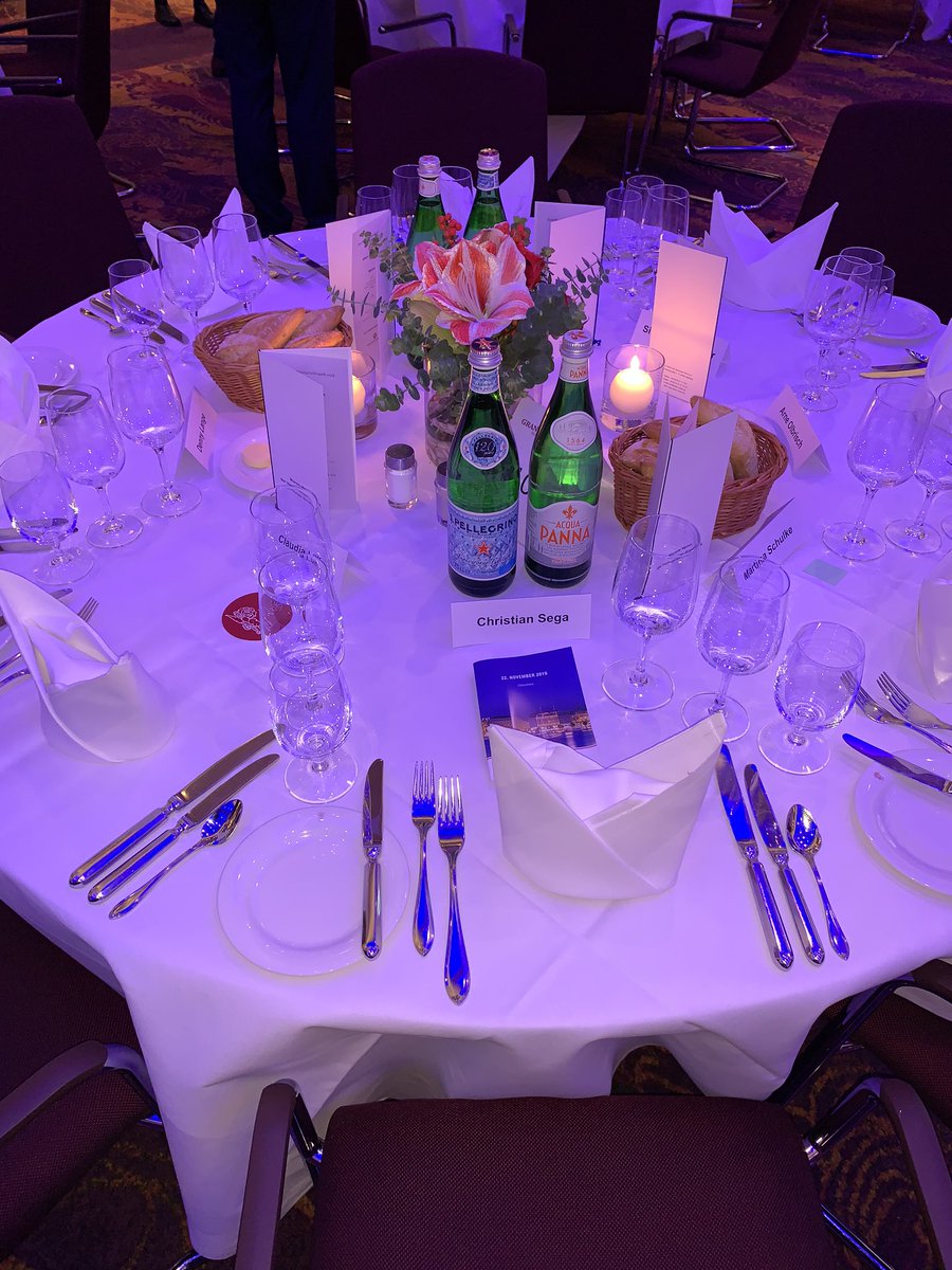 agilesNAV's tweet photo. Annual dinner of @waren_e in Hamburg. agiles Group is proud to be member of this more than 100 year old association of traders, importers and exporters in consumer goods, commodities and other trade goods. #trade #goods #frucom https://t.co/JZVhyquuB9