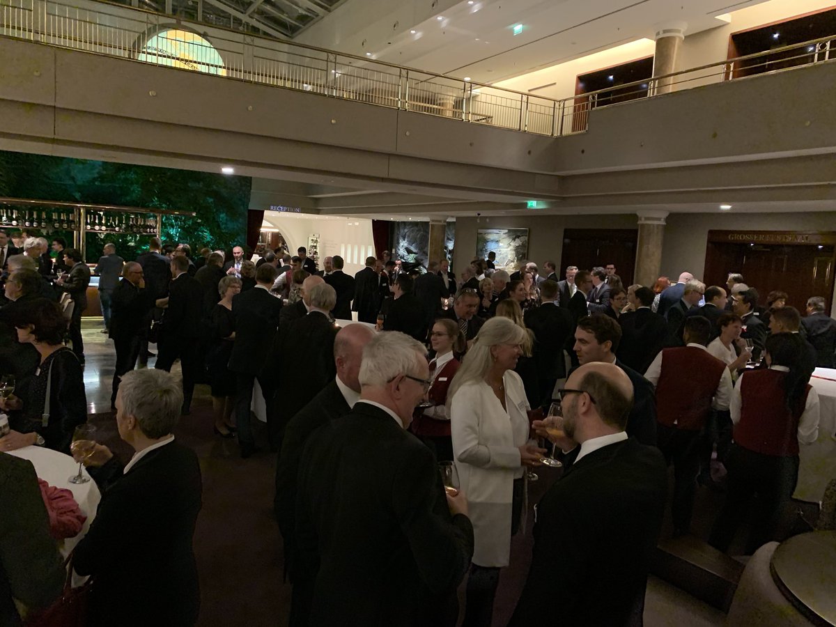agilesNAV's tweet photo. Annual dinner of @waren_e in Hamburg. agiles Group is proud to be member of this more than 100 year old association of traders, importers and exporters in consumer goods, commodities and other trade goods. #trade #goods #frucom https://t.co/JZVhyquuB9
