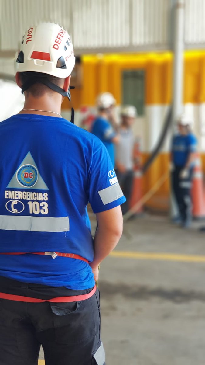 DC103MVL's tweet photo. Esta semana realizamos el curso para #TrabajosenAltura sobre #ManejodeCuerdas y #Autorescate dictado por @verticaltec en nuestra base de operaciones.
#TrabajandoSeguro https://t.co/SRWWos3s3u