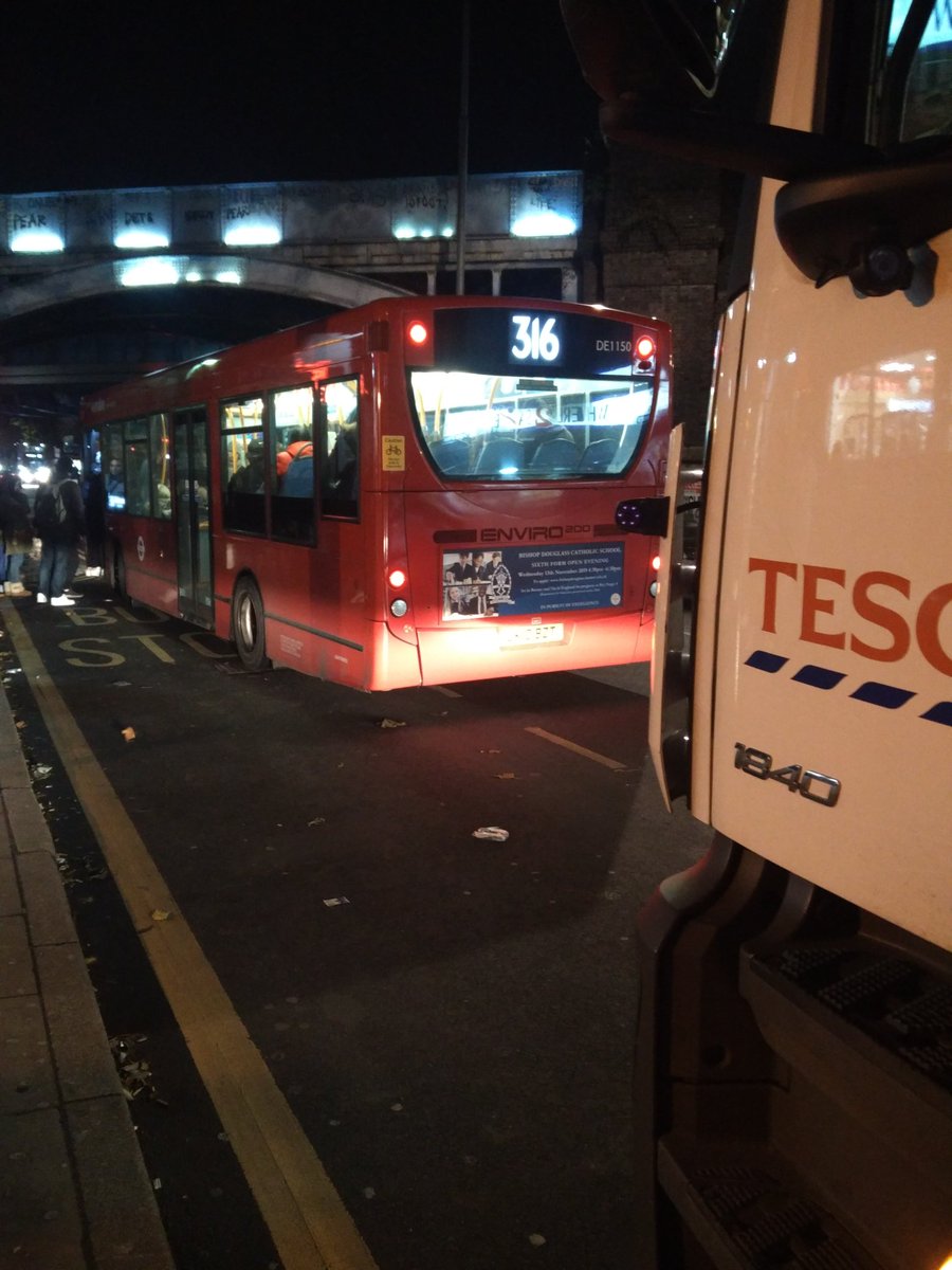 LifeInKilburn's tweet image. You do not seem to care that it's illegal to park at anytime in a bus stop @tesconews @Tesco. Today at 7.50pm preventing busses from stopping by the kerb in front of 403 Kilburn High Road. @TfLBusAlerts @Brent_council