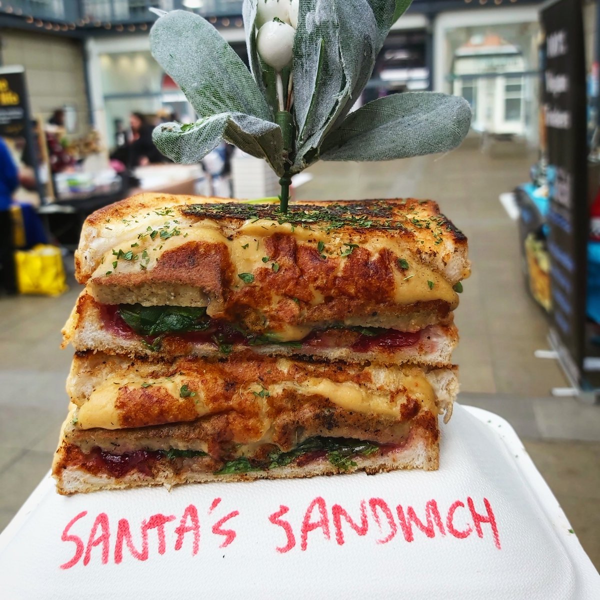 Get this on Saturday <a href="/thepittmarket/">the pitt</a> 
🧀 FacePlant Cheeze 🧀
🦃 Turky 🦃
✊ Sage &amp; Onion Stuffing ✊
🚀 Wild Rocket 🚀
🍒 Cranberry Sauce 🍒
#vegan #delicious #streetfood #plantbased