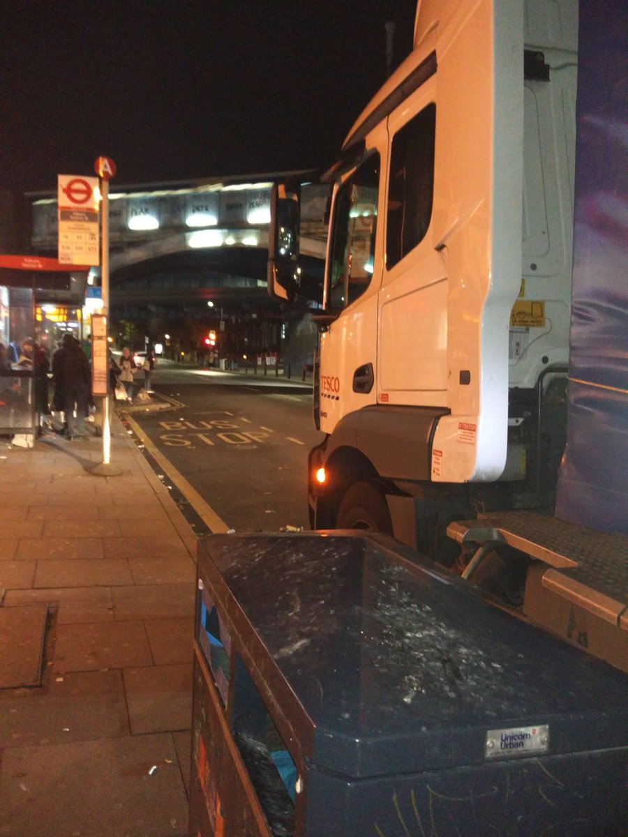 LifeInKilburn's tweet image. You do not seem to care that it's illegal to park at anytime in a bus stop @tesconews @Tesco. Today at 7.50pm preventing busses from stopping by the kerb in front of 403 Kilburn High Road. @TfLBusAlerts @Brent_council