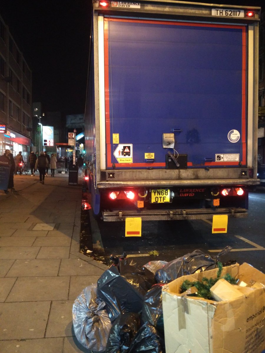 LifeInKilburn's tweet image. You do not seem to care that it's illegal to park at anytime in a bus stop @tesconews @Tesco. Today at 7.50pm preventing busses from stopping by the kerb in front of 403 Kilburn High Road. @TfLBusAlerts @Brent_council