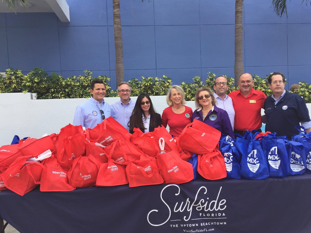 MickySteinberg's tweet photo. Another successful Miami-Dade County League Of City's Thanksgiving Drive #MDCLC #MiamiBeach #MBeKind https://t.co/FVWU0haq5x