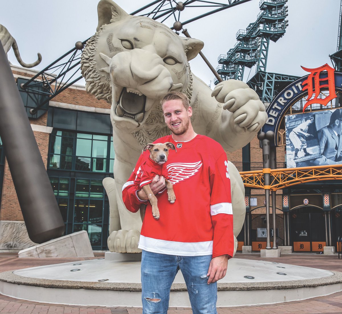Grab your 2020 Pucks for Paws Calendar today! 🐾🐶

detroitredwings.com/pucksforpaws