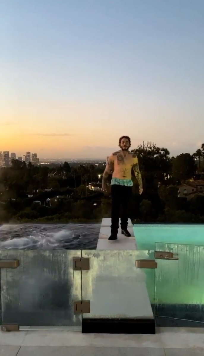 PostHq's tweet photo. Hot daddy winner in LA 😂 #RunawayTour @PostMalone https://t.co/3WcAiWrx7h