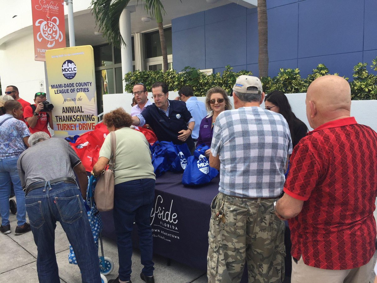 MickySteinberg's tweet photo. Another successful Miami-Dade County League Of City's Thanksgiving Drive #MDCLC #MiamiBeach #MBeKind https://t.co/FVWU0haq5x