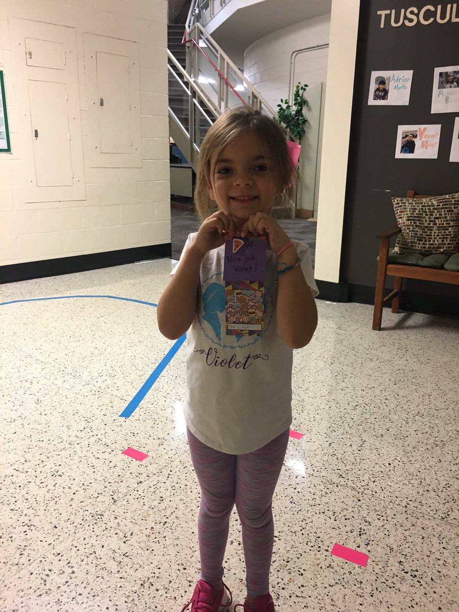 TVKindergarten's tweet photo. This girl has read 25 books! WOW! #TVTigers2019 @drlanaluttrell https://t.co/w3irVwwbEg
