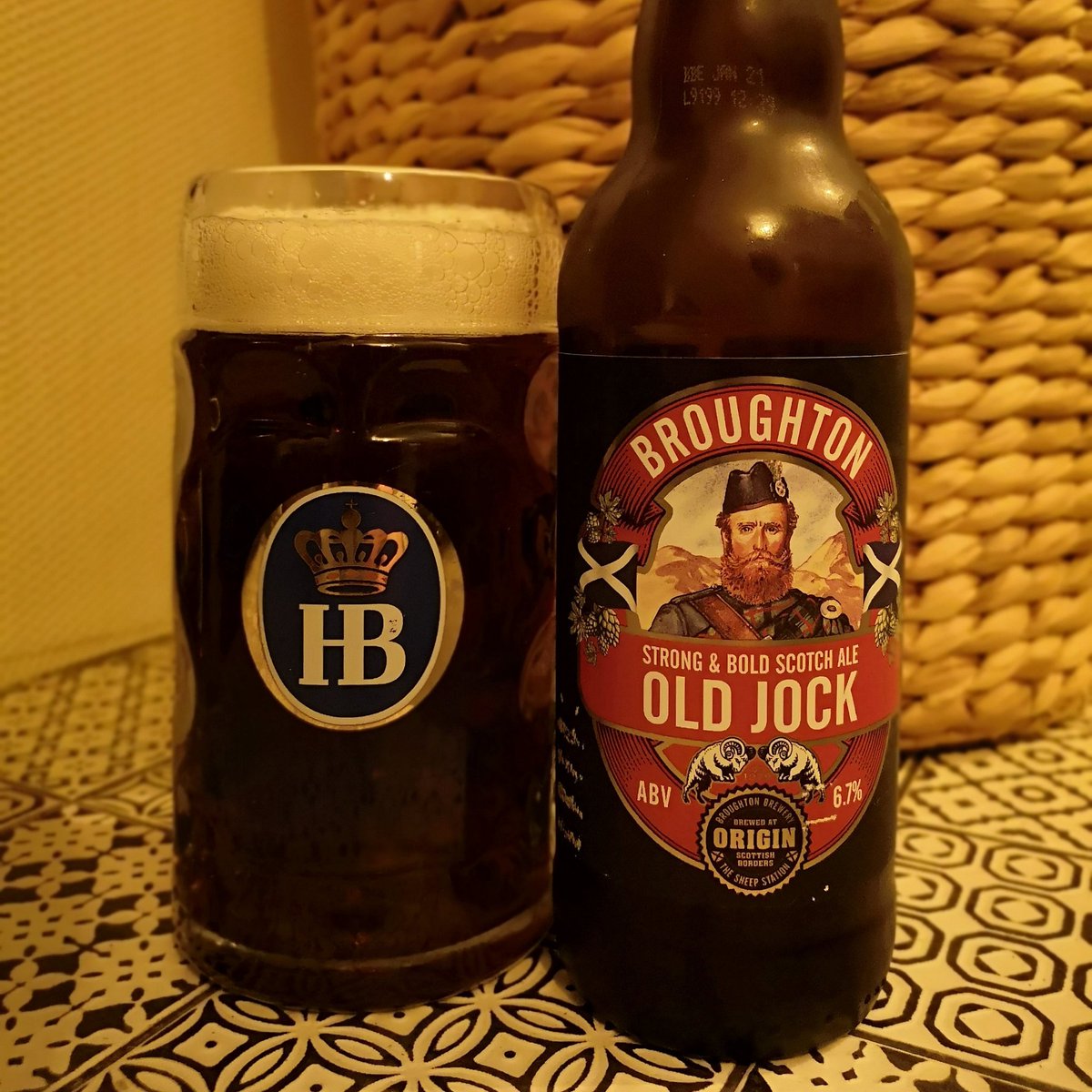 Beerdo_El's tweet photo. Right, time to taste Old Jock π #broughtonbrewery #oldjock #scotchale https://t.co/jHg8yrFx74
