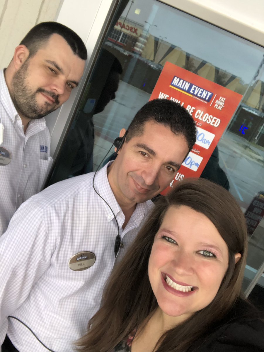 amberolivia2015's tweet photo. Happy Friday!!!! We are closed until 5pm today for a private event! #maineventlouisville #holidayseasonstartstoday https://t.co/iPJPZOBGlz