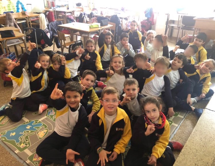 CarmelitasOnda's tweet photo. En la tutoria de hui treballem els drets dels xiquets i xiquetes i ens sumem a la inicitativa #LosPequeñosLoPrimero #TheLittleOnesFirst #aciestic #primercicle #educandoenvalores https://t.co/nH53H4l6eC