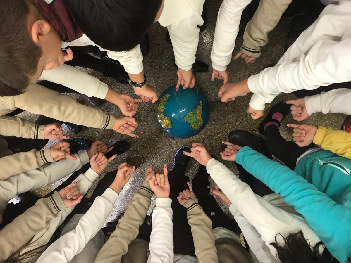 CarmelitasOnda's tweet photo. En la tutoria de hui treballem els drets dels xiquets i xiquetes i ens sumem a la inicitativa #LosPequeñosLoPrimero #TheLittleOnesFirst #aciestic #primercicle #educandoenvalores https://t.co/nH53H4l6eC