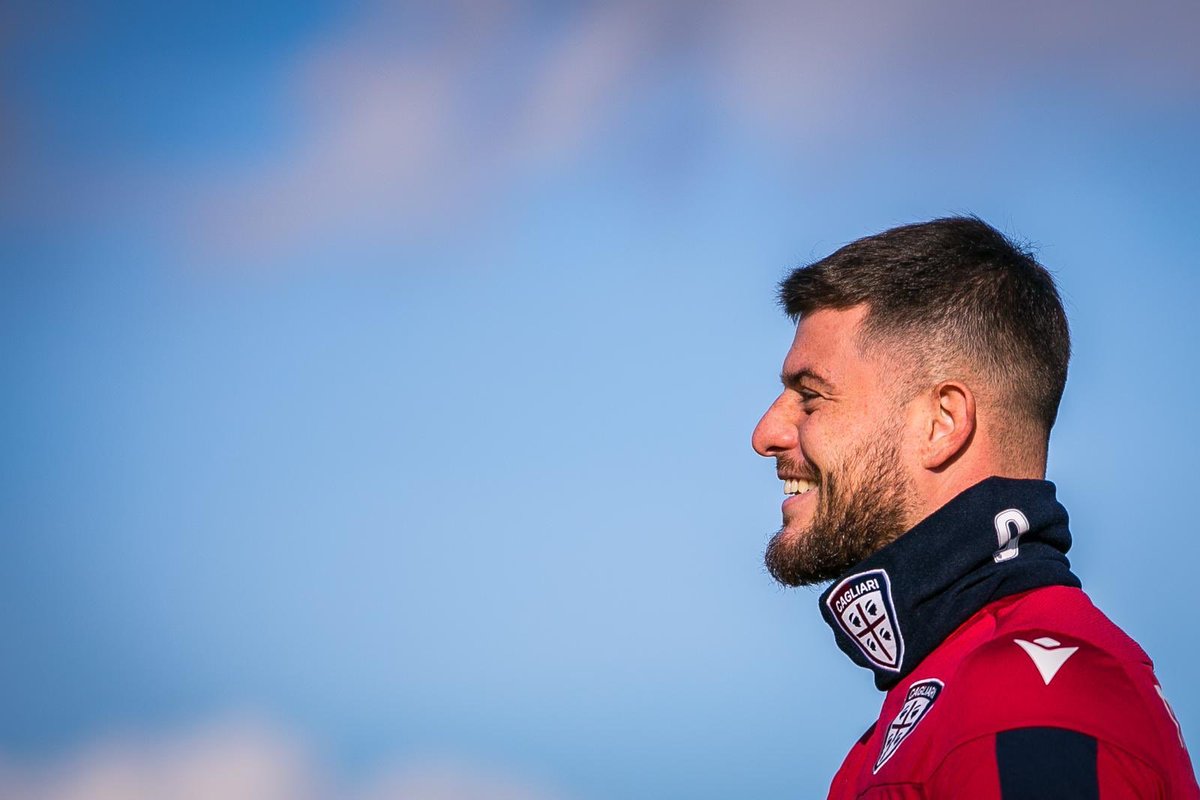 AlbertoCerri27's tweet photo. Big smile 😁 #training 👊🏻 Testa a domenica! 🔴🔵 #forzaCasteddu https://t.co/2yWDjIx0U4