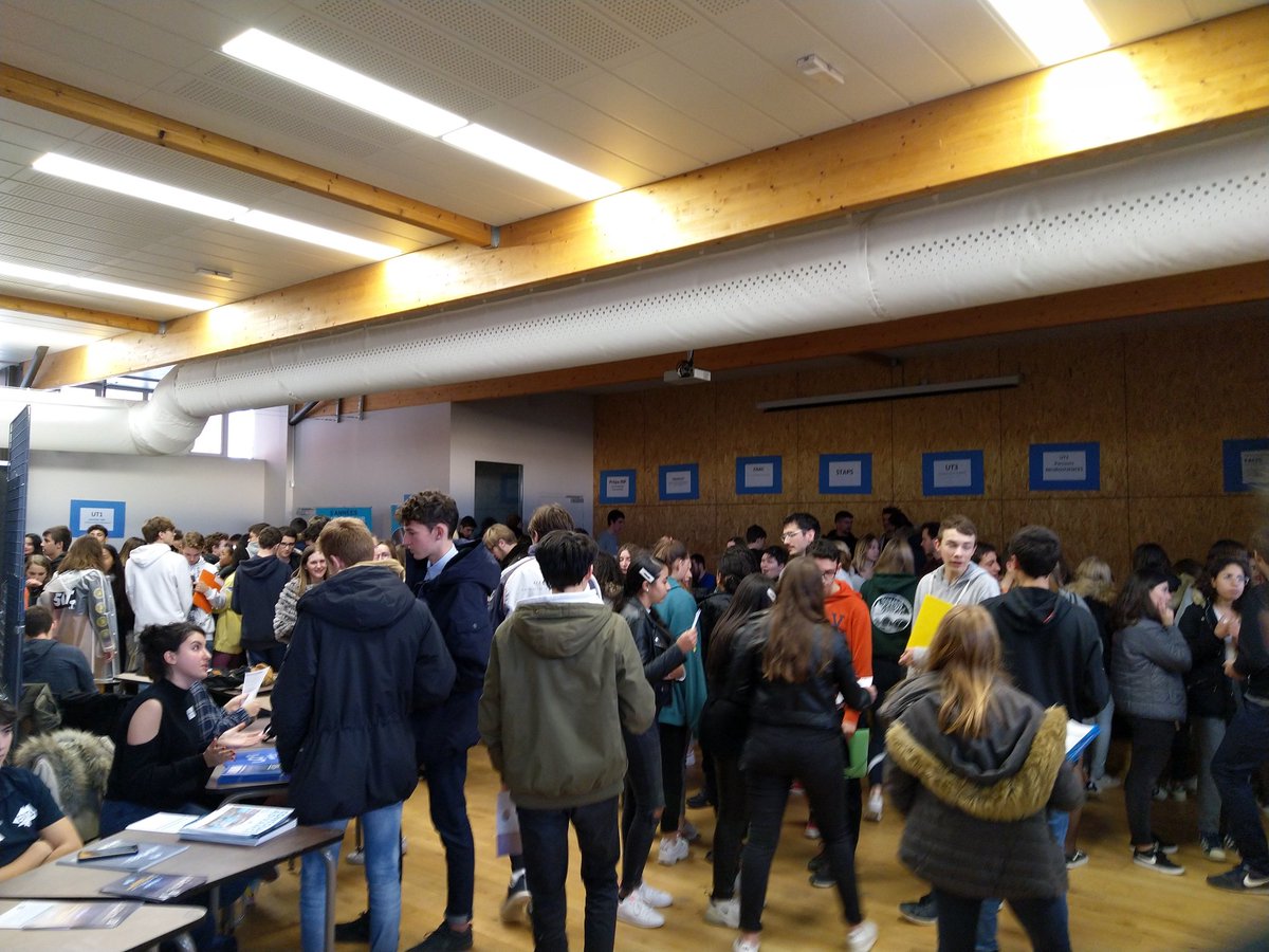 litchmanSes's tweet photo. 150 étudiants au forum auj, un grand merci à eux &amp; à tous les organisateurs @ProlRhc @Ka_Vrok @Vince_Almonac @sasagoy1 @goubedrei @LafarroNews @lechipy @Marie_Lucile111 @nnbenyz @CNataloche @sangooXkinee @yoyocappuccino @ChloeYlis 
Pédagogie de projet - compétences transversales https://t.co/X2enGWyhFf