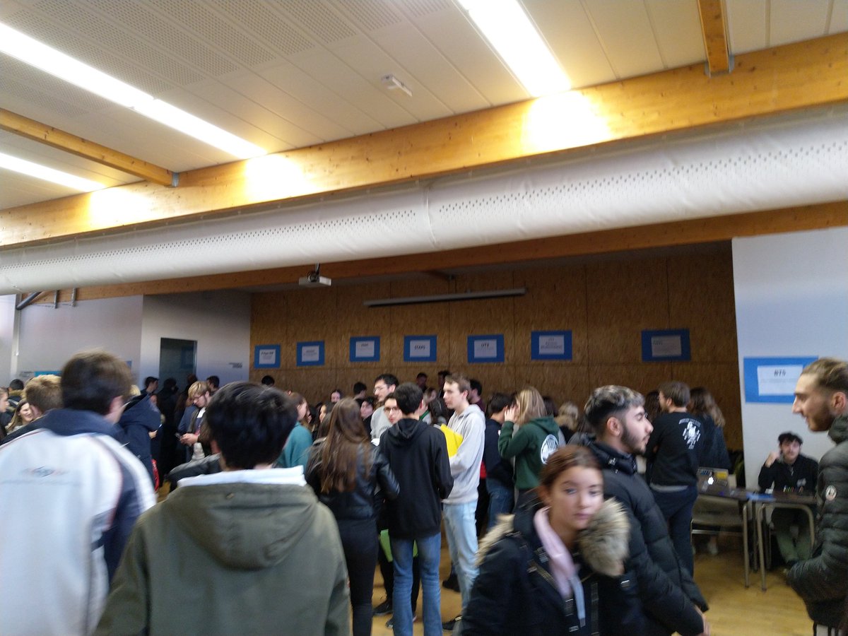 litchmanSes's tweet photo. 150 étudiants au forum auj, un grand merci à eux &amp; à tous les organisateurs @ProlRhc @Ka_Vrok @Vince_Almonac @sasagoy1 @goubedrei @LafarroNews @lechipy @Marie_Lucile111 @nnbenyz @CNataloche @sangooXkinee @yoyocappuccino @ChloeYlis 
Pédagogie de projet - compétences transversales https://t.co/X2enGWyhFf