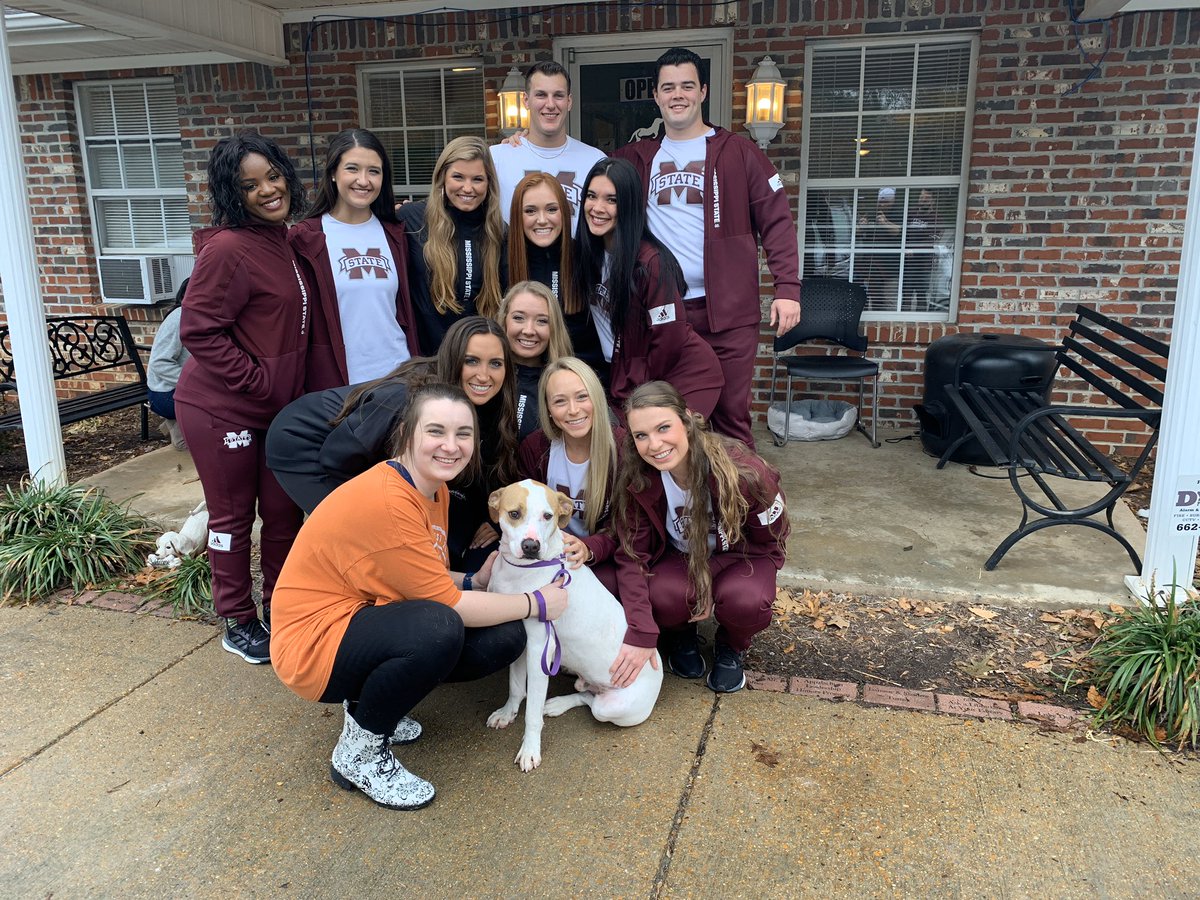 HailStateSpirit's tweet photo. It’s a GREAT day to be a Bulldog...
or any animal for that matter! 

Today we delivered supplies to help the @ochsms prepare for the holiday season! And we got to see some cute kittens and puppies in the process!

#FaMily #HailState https://t.co/kaknlwMtgm