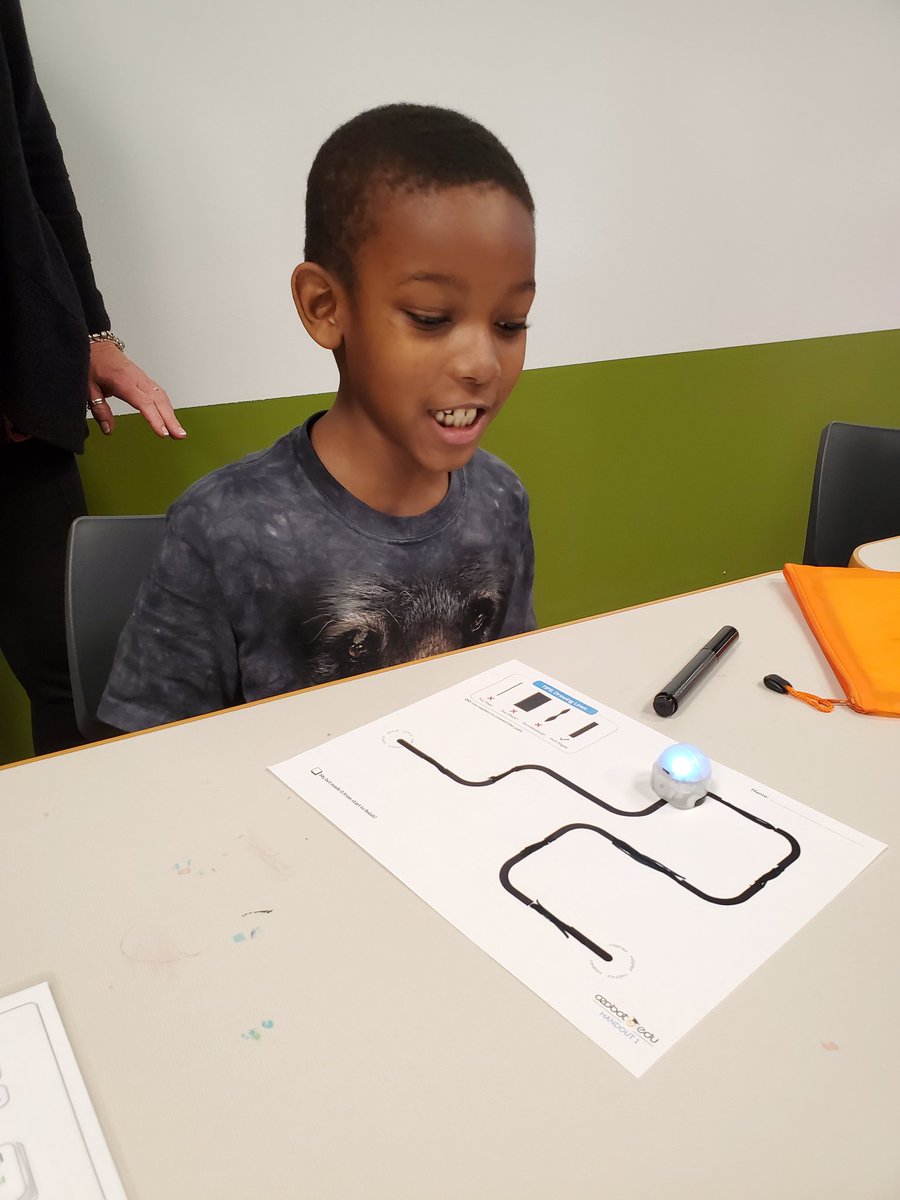 ElsieJohnsonIC's tweet image. @Ozobot is always a crowd favorite! #Firsties having so much fun at tech time today! &quot;Can I take him home?&quot; #AmericanEducationWeek #TechTimeWithMsDiBiase @ccsd93 @MartuzzoMindset @ECJSchool @EJPrincipalD93