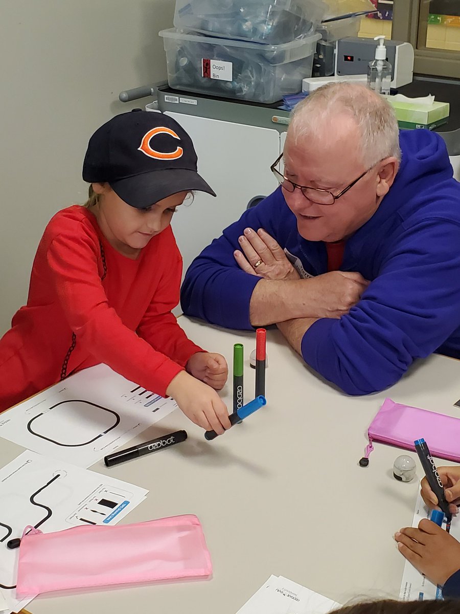 ElsieJohnsonIC's tweet image. @Ozobot is always a crowd favorite! #Firsties having so much fun at tech time today! &quot;Can I take him home?&quot; #AmericanEducationWeek #TechTimeWithMsDiBiase @ccsd93 @MartuzzoMindset @ECJSchool @EJPrincipalD93