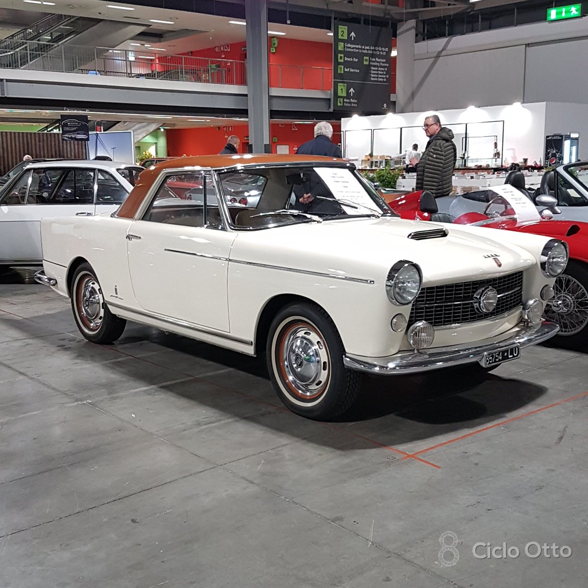 CicloOtto_it's tweet photo. First images from @MilAutoClassica with this Fiat 1200 Coupé Pininfarina, rare dualtone two doors from 1958.
More outstanding cars to come! 
--------------------------------------
🔎Follow @CicloOtto_it 
True #originalcontents
---
#classiccars #fiat #pininfarina #rarecars https://t.co/8eGUlAXbsA