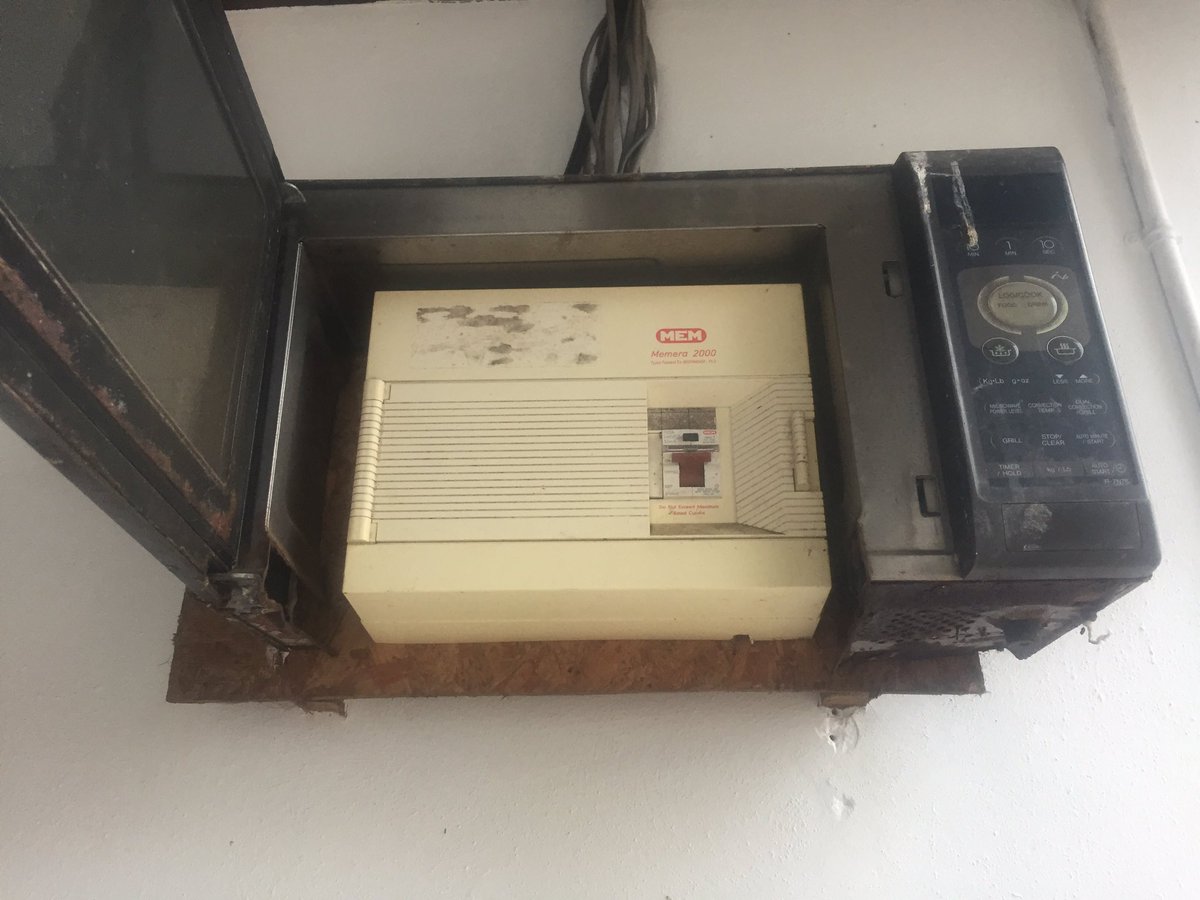 ‘Aye the consumer unit is in the microwave’ 😳 #sparkslife